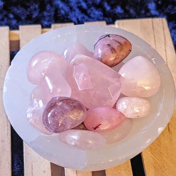 🌹 Rosey Strawberry Rhodonite ❣️ PiNK Heart Chakra Bowl ❤️ Crystal Jewel Stones - Picture 4 of 13